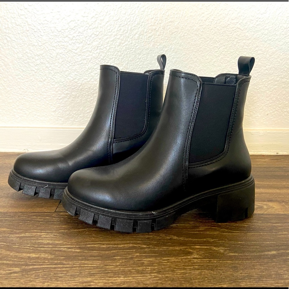 Black Chelsea Boots